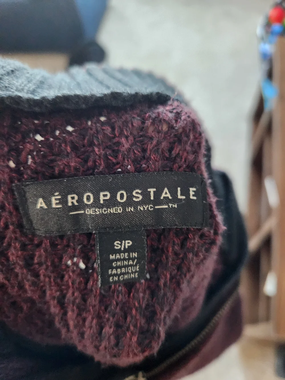 Aeropostale Men's Half-Zip Sweater in Plum and Black